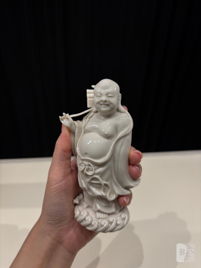 明 德化窑何朝宗款白釉布袋和尚立像 - 图4